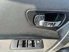 Nissan Qashqai (2011) thumbnail 14