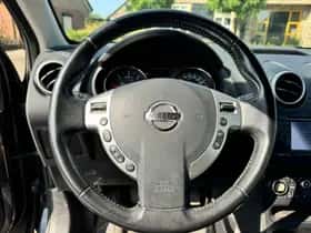 Nissan Qashqai (2011) thumbnail 17