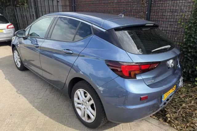 Opel Astra (2016) thumbnail 2