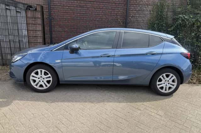 Opel Astra (2016) thumbnail 3