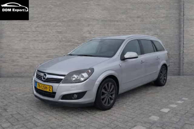 Opel Astra (2010) thumbnail 1