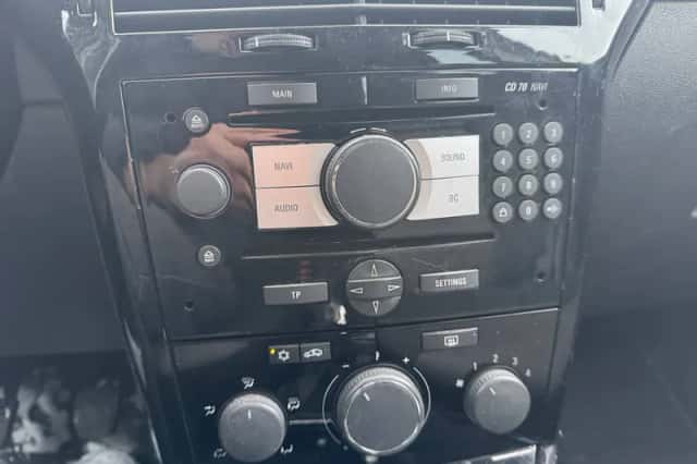 Opel Astra (2010) thumbnail 6