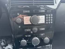 Opel Astra (2010) thumbnail 6