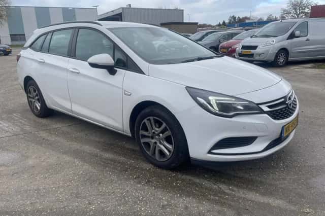 Opel Astra (2017) thumbnail 2