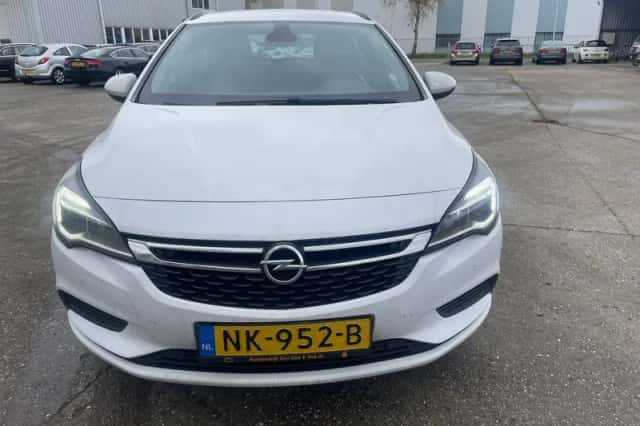 Opel Astra (2017) thumbnail 3