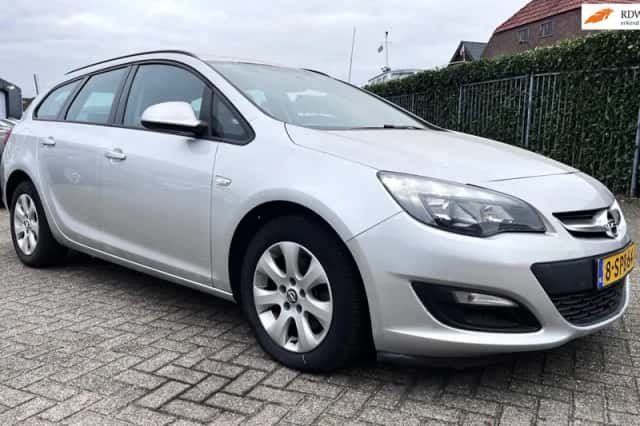 Opel Astra (2013) thumbnail 2