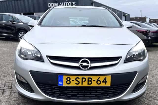 Opel Astra (2013) thumbnail 4