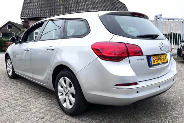 Opel Astra (2013) thumbnail 6