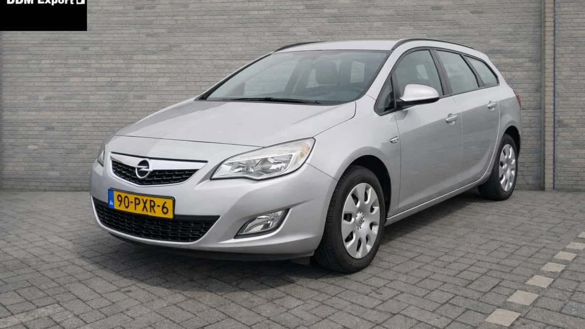 Opel Astra (2011) — foto 1