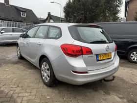 Opel Astra (2011) thumbnail 5
