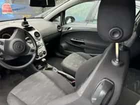 Opel Corsa (2011) thumbnail 2