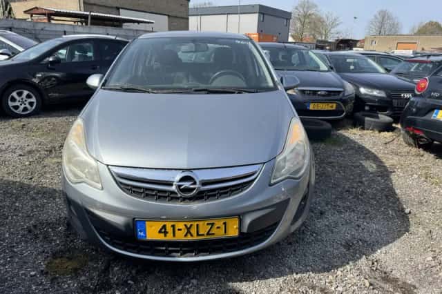 Opel Corsa (2012) thumbnail 2