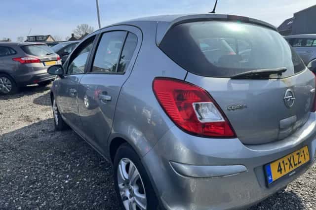 Opel Corsa (2012) thumbnail 5