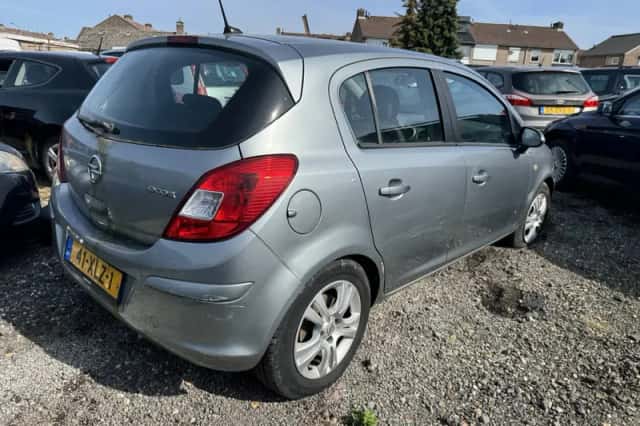 Opel Corsa (2012) thumbnail 6