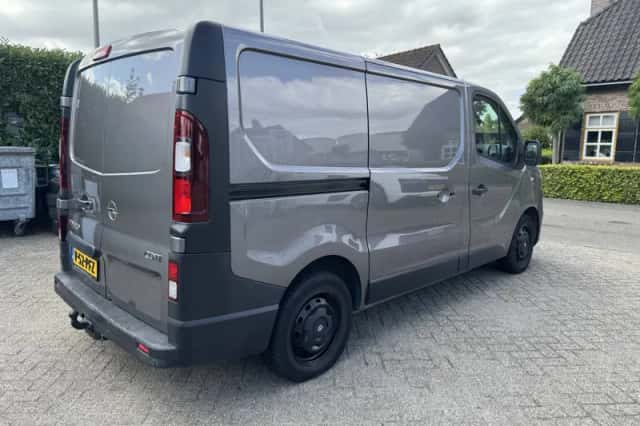 Opel Vivaro (2015) thumbnail 4