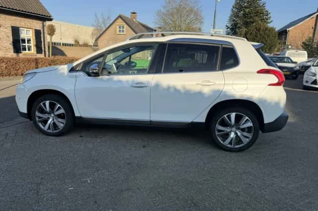 Peugeot 2008 (2008) thumbnail 4