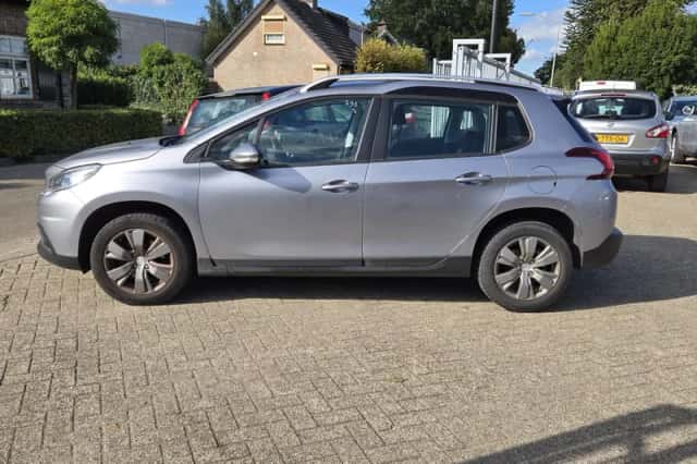 Peugeot 2008 (2019) thumbnail 5