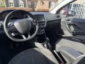 Peugeot 208 (2012) thumbnail 8