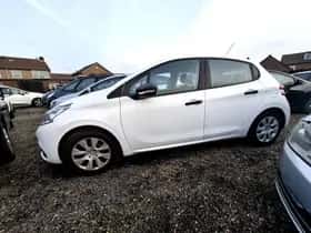 Peugeot 208 (2016) thumbnail 16