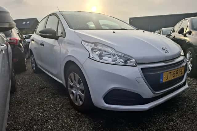 Peugeot 208 (2016) thumbnail 3