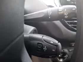 Peugeot 208 (2016) thumbnail 10