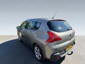 Peugeot 3008 (2010) thumbnail 3