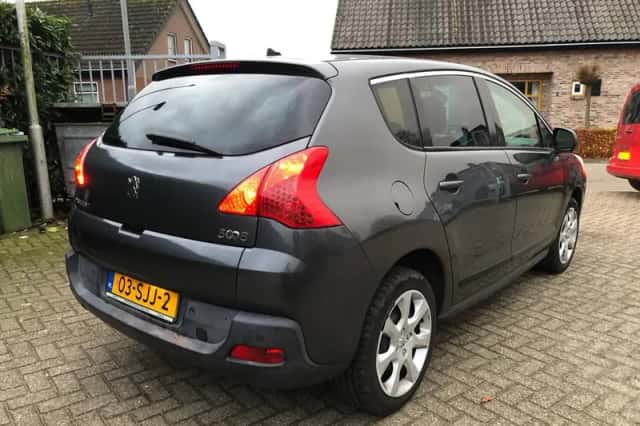 Peugeot 3008 (2010) thumbnail 3