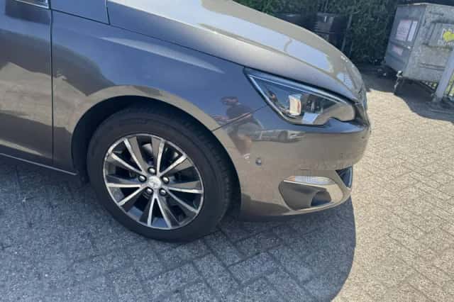 Peugeot 308 (2015) thumbnail 4
