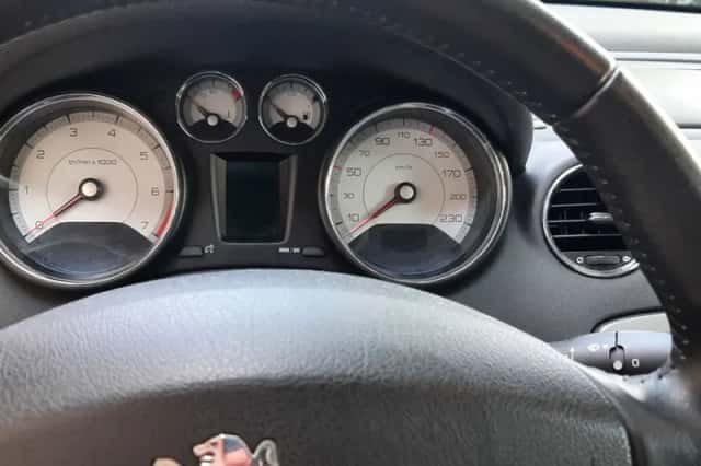 Peugeot 308 (2008) thumbnail 3
