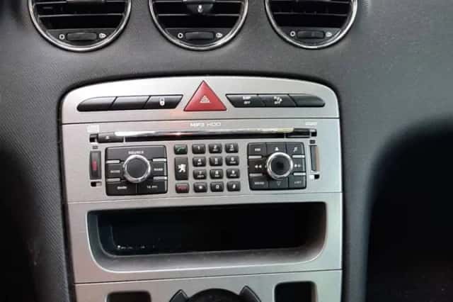Peugeot 308 (2008) thumbnail 4