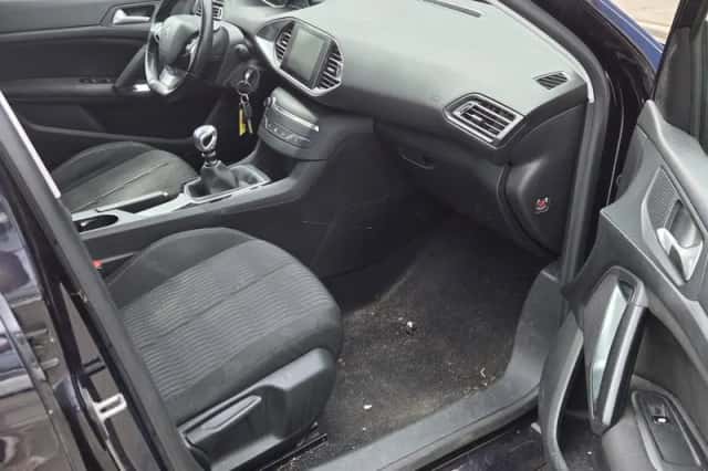 Peugeot 308 (2015) thumbnail 6