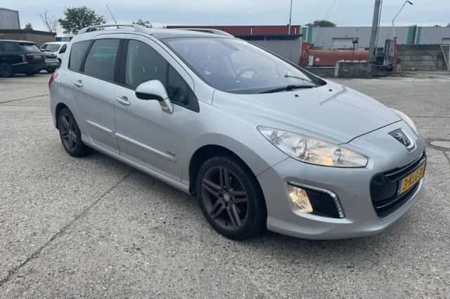 Peugeot 308 (2013) thumbnail 3