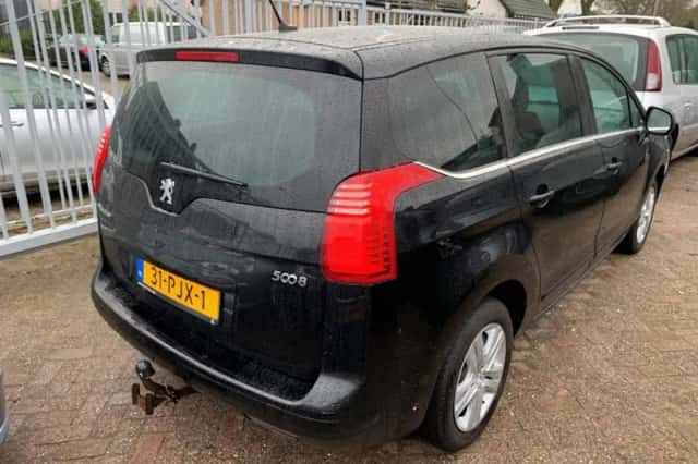 Peugeot 5008 (2011) thumbnail 3