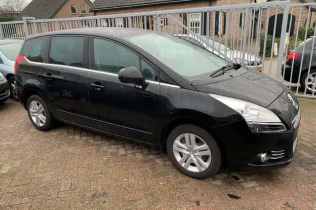 Peugeot 5008 (2011) thumbnail 5