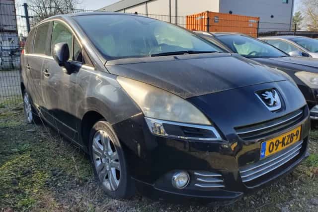 Peugeot 5008 (2010) thumbnail 2