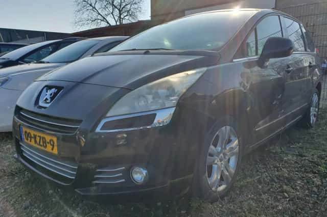 Peugeot 5008 (2010) thumbnail 3