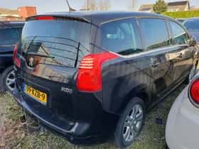 Peugeot 5008 (2010) thumbnail 4
