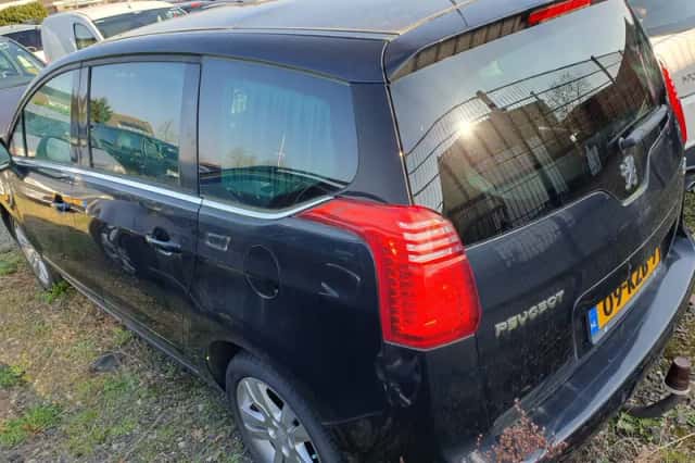 Peugeot 5008 (2010) thumbnail 5