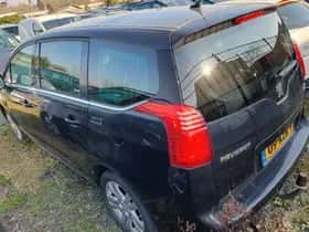 Peugeot 5008 (2010) thumbnail 5