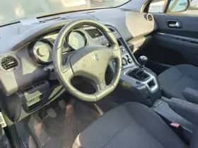 Peugeot 5008 (2010) thumbnail 6