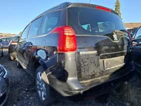 Peugeot 5008 (2010) thumbnail 2