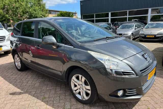 Peugeot 5008 (2010) thumbnail 5