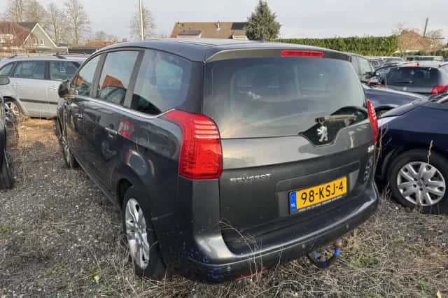 Peugeot 5008 (2010) thumbnail 6