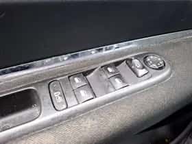Peugeot 5008 (2010) thumbnail 12
