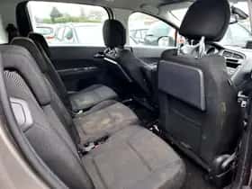 Peugeot 5008 (2010) thumbnail 6