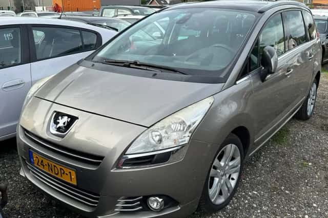 Peugeot 5008 (2010) thumbnail 3