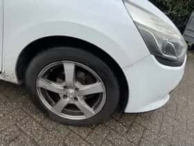 Renault Clio (2013) thumbnail 8
