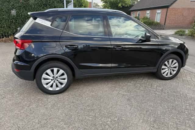 SEAT Arona (2018) thumbnail 3
