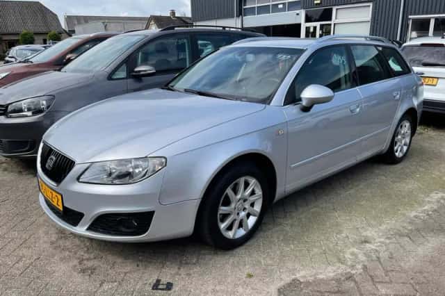 SEAT Exeo (2010) thumbnail 2