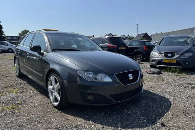 SEAT Exeo (2010) thumbnail 4
